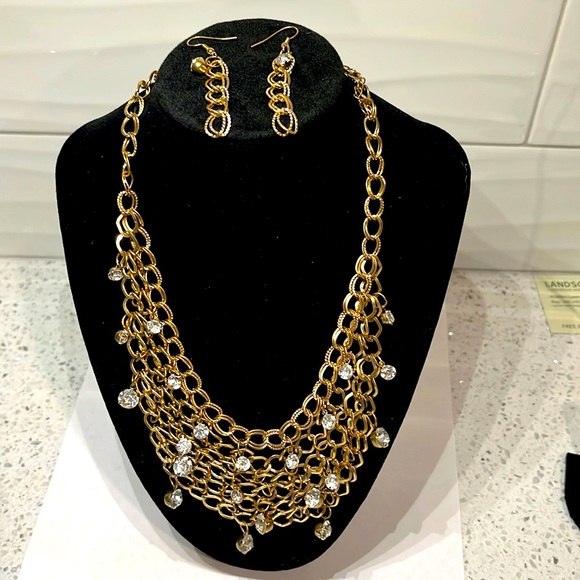 Jewelry - Fishnet/gold/bronze necklace/with clear rhinestones/matching drop earrings